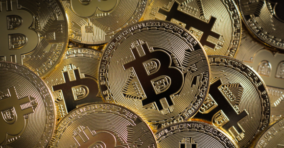 Bitcoin-kursen gikk mandag opp over 11% i løpet av 24 timer.