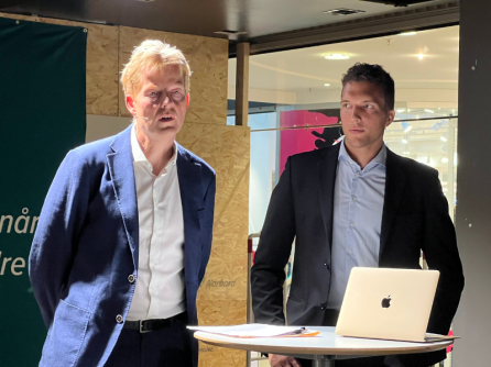 Økokrim-sjef Pål Løseth (t.v.) og Nikolai Gobel, CEO i Kaupang, deltok begge i en paneldebatt om krypto under Arendalsuka.